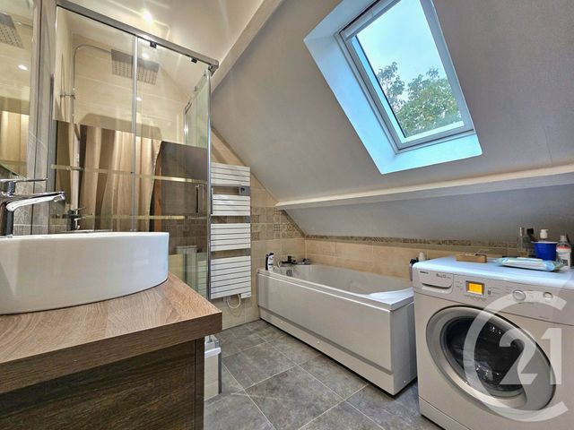 Afficher la photo en grand Appartement F3 à vendre - 4 pièces - 65 m2 - Rieux - 60 - PICARDIE